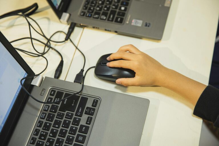 Crop pupil using mouse of laptop in classroom